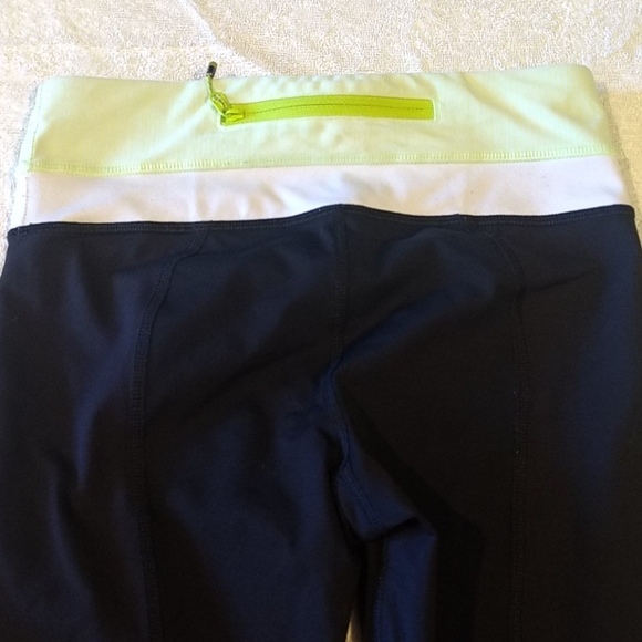 Lululemon Inspire Crop II - Picture 6 of 8